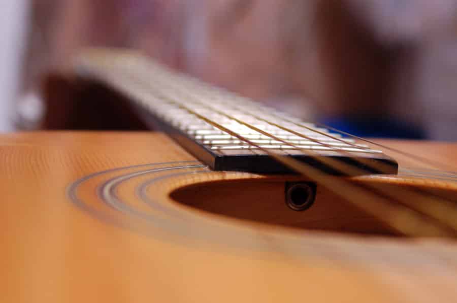 comment nettoyer guitare folk